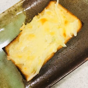 オニオンチーズトースト